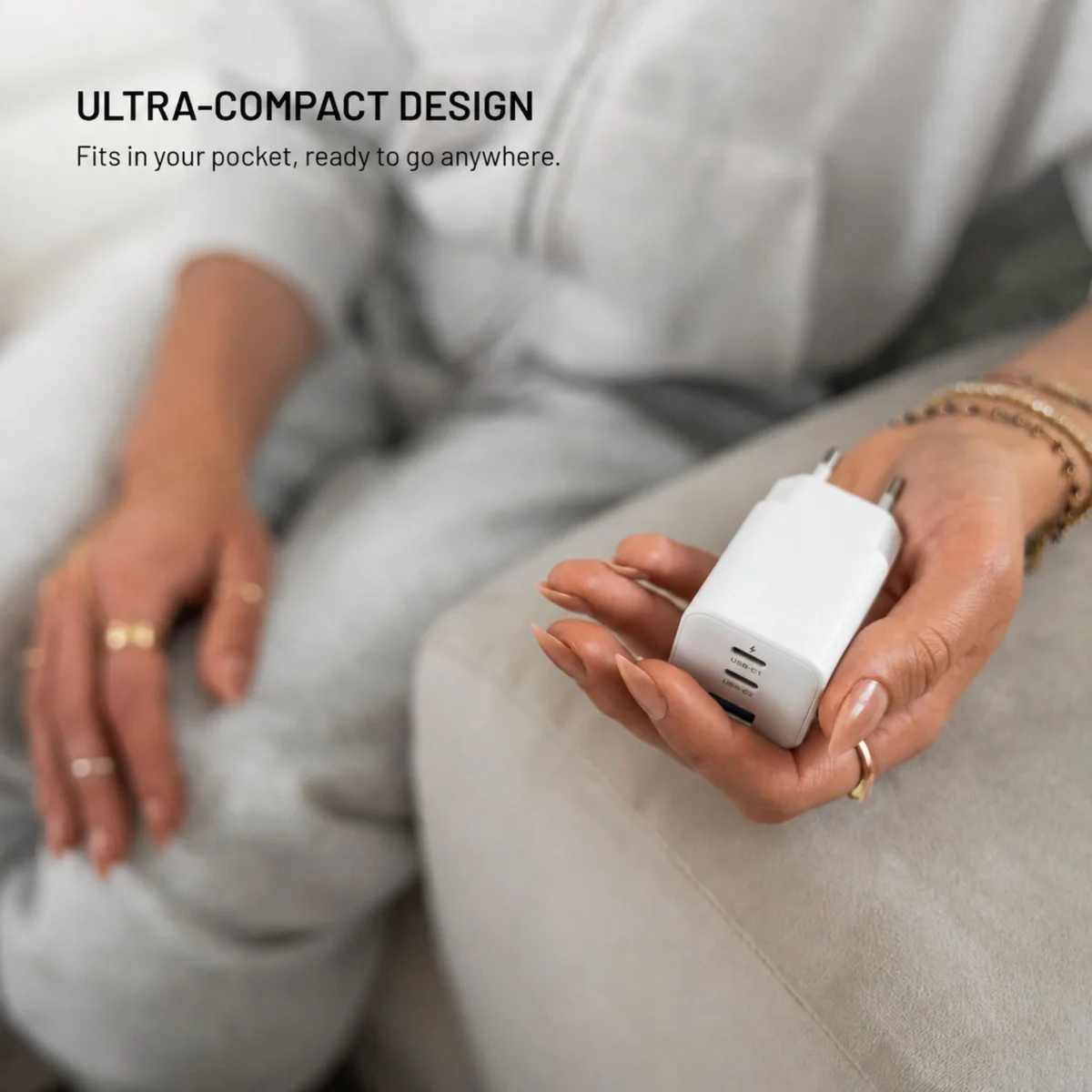 FIXED Mini GaN nabíječka 100 W (2× USB-C, USB-A)